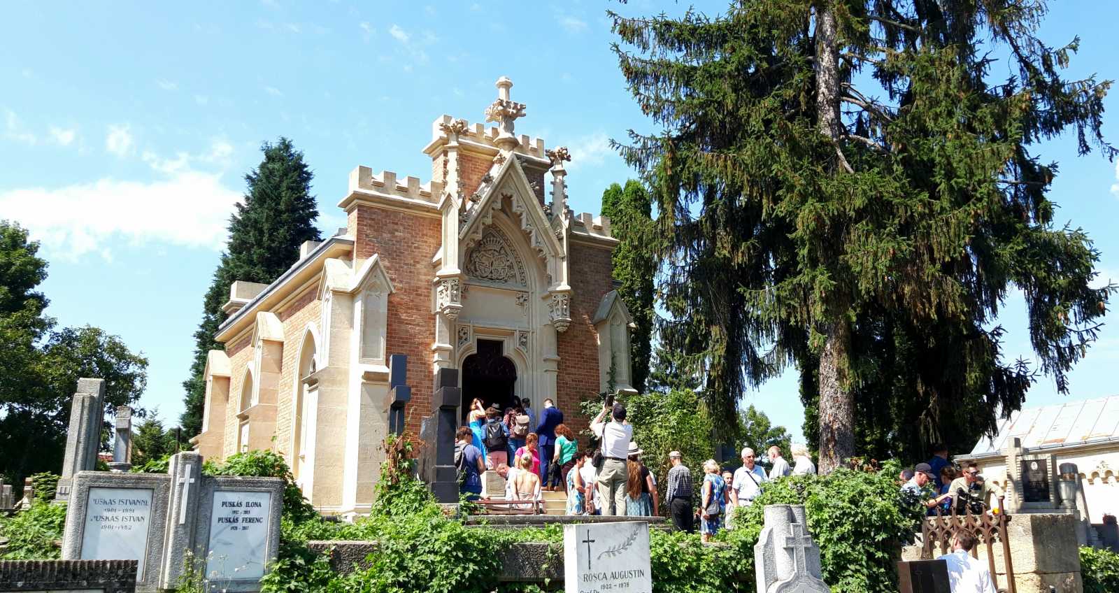 A Házsongárdi temető koronája a frissen felújított Mikó-kripta- a Maszol.ro